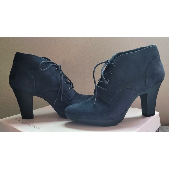 Bandolino Bdgarrett Dark Blue Suede Booties - Picture 2 of 9